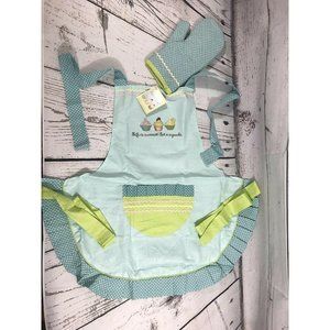 Grasslands Road Just dessert Apron and oven mitt.